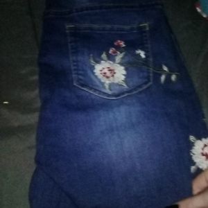 Flowered knee high shorts
